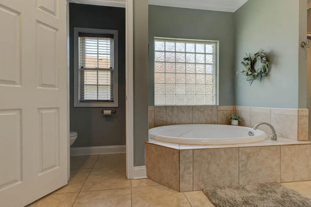 124 St Andrews Way Georgetown KY 40324