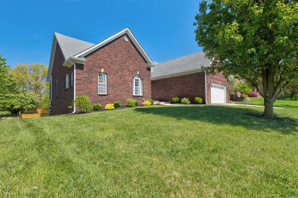 124 St Andrews Way Georgetown KY 40324