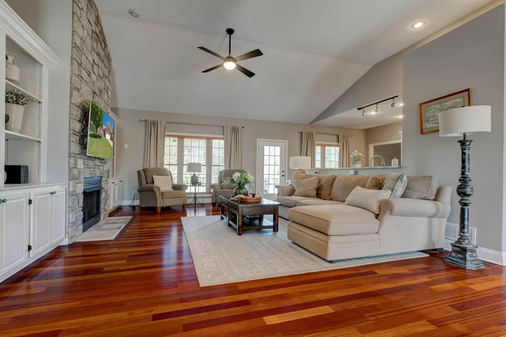 124 St Andrews Way Georgetown KY 40324