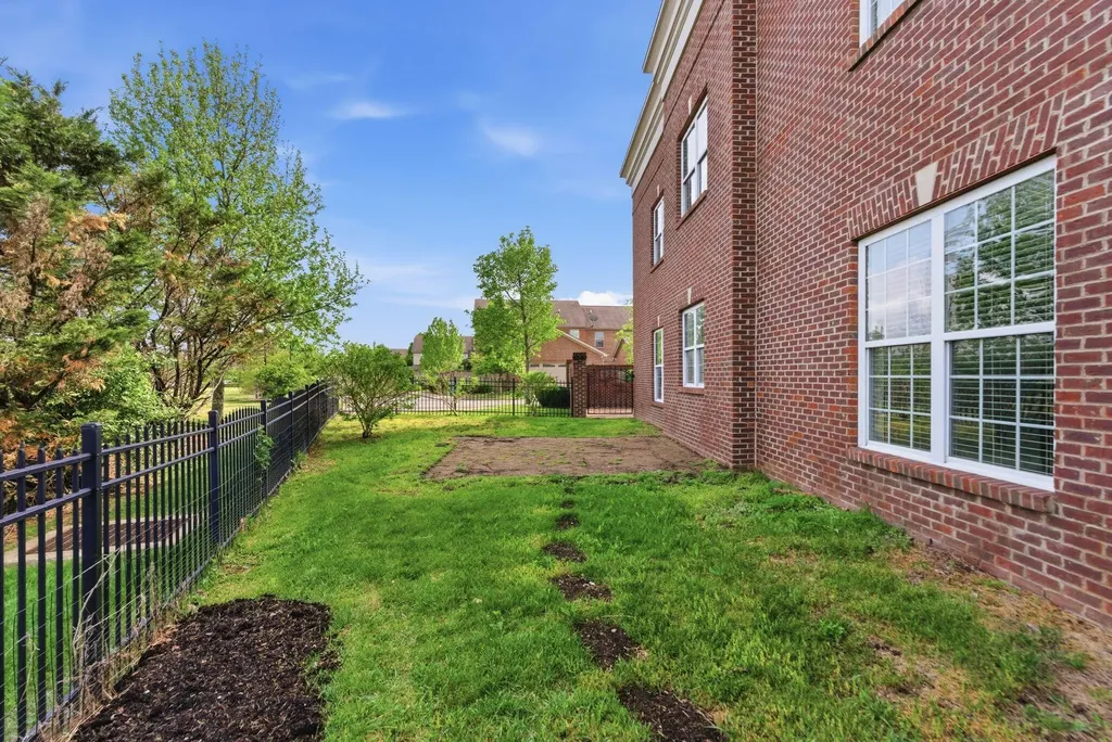 3301 Beacon Street Lexington KY 40513
