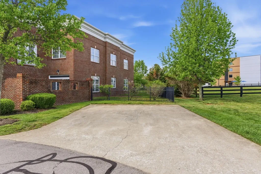 3301 Beacon Street Lexington KY 40513