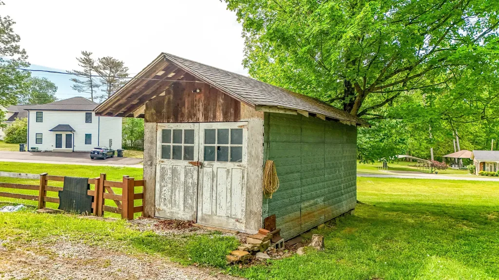 1731 W Gordon Hill Pike Corbin KY 40701