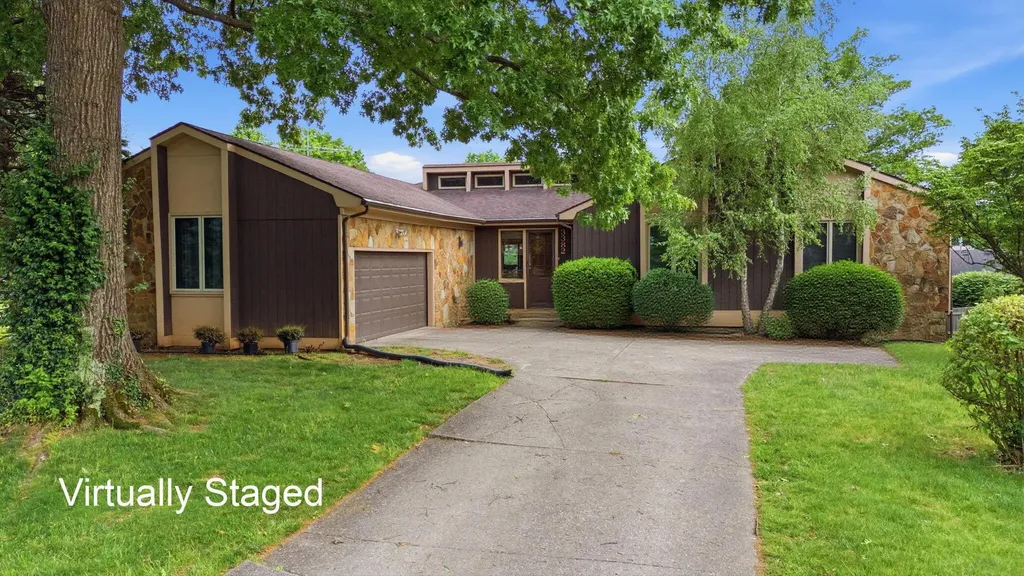 3382 Ridgecane Road Lexington KY 40513
