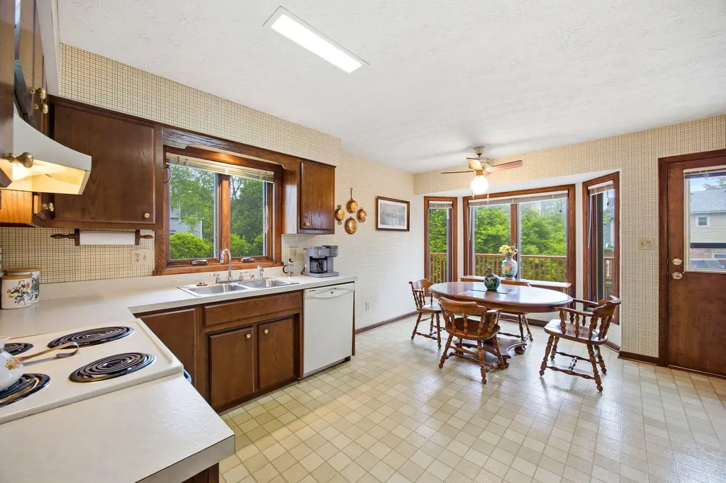 3382 Ridgecane Road Lexington KY 40513