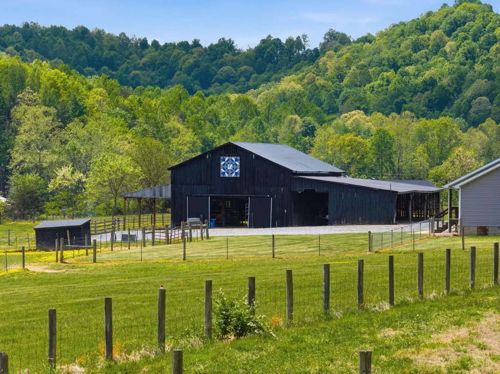 1782 Harris Creek Road Stanford KY 40484
