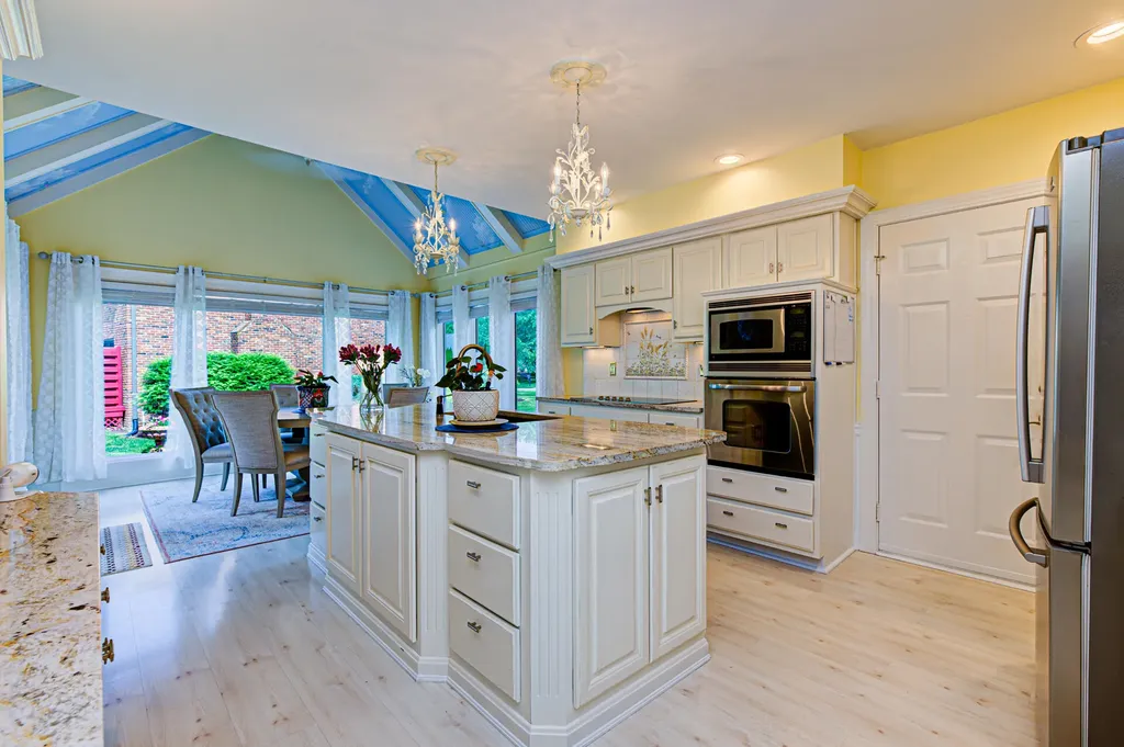 14307 Oak Bluff Court Louisville KY 40245