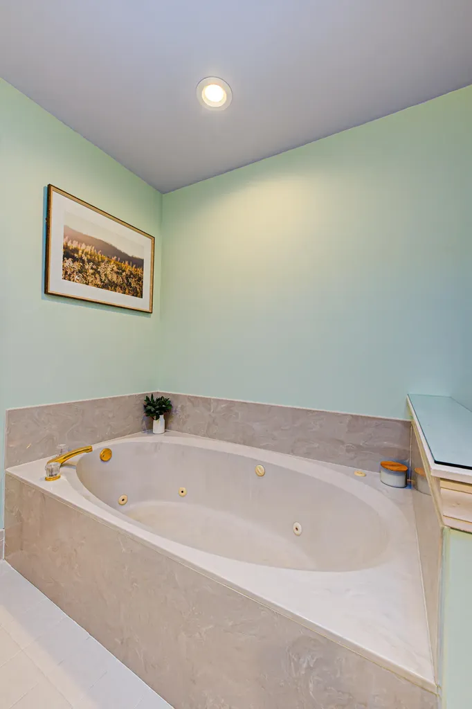 14307 Oak Bluff Court Louisville KY 40245