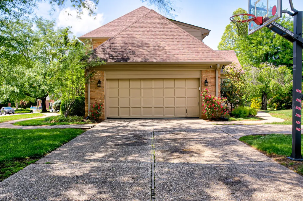 14307 Oak Bluff Court Louisville KY 40245