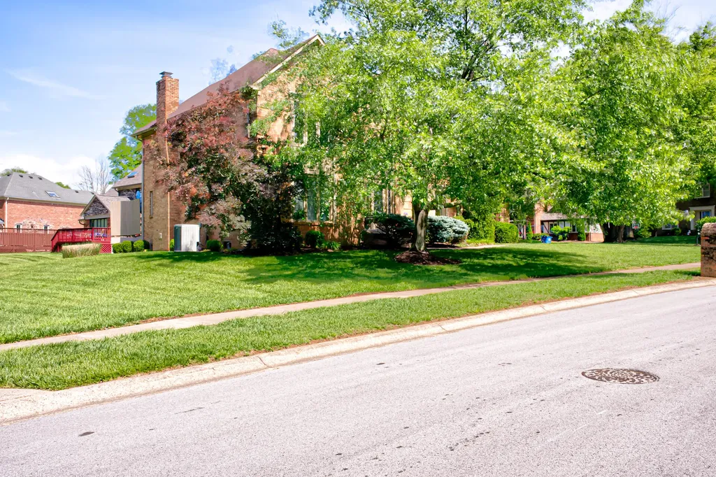14307 Oak Bluff Court Louisville KY 40245