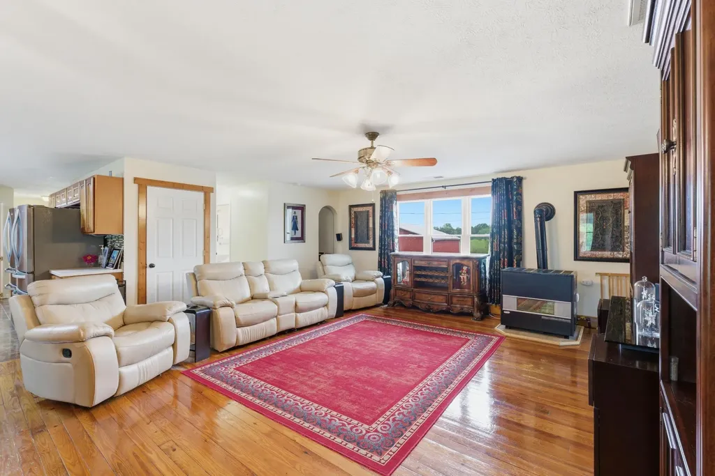 255 Rockbridge Lane Willisburg KY 40078