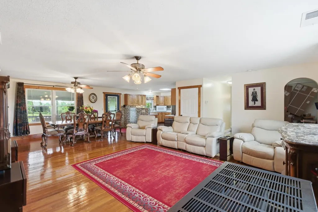 255 Rockbridge Lane Willisburg KY 40078