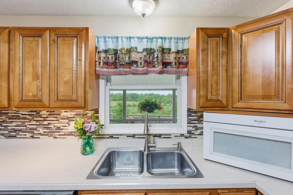 255 Rockbridge Lane Willisburg KY 40078