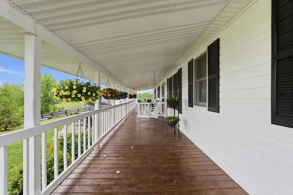255 Rockbridge Lane Willisburg KY 40078