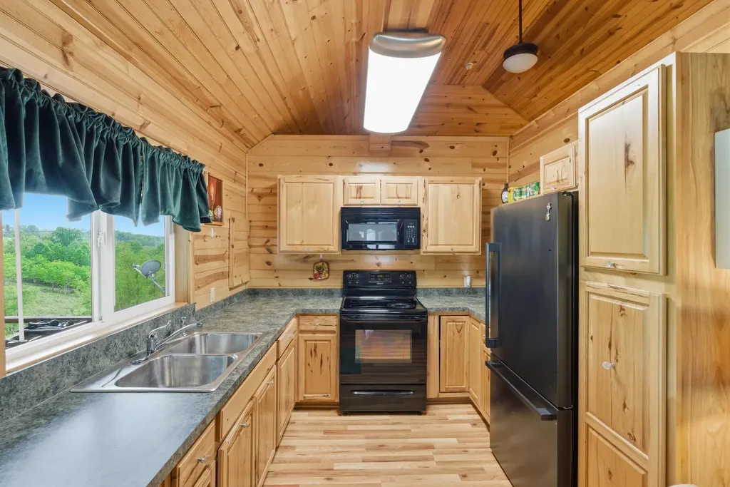 255 Rockbridge Lane Willisburg KY 40078