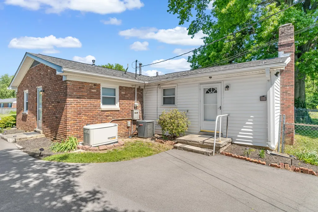 118 Georgia Street Versailles KY 40383