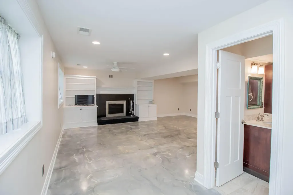 1025 Crestwood Heights Paris KY 40361