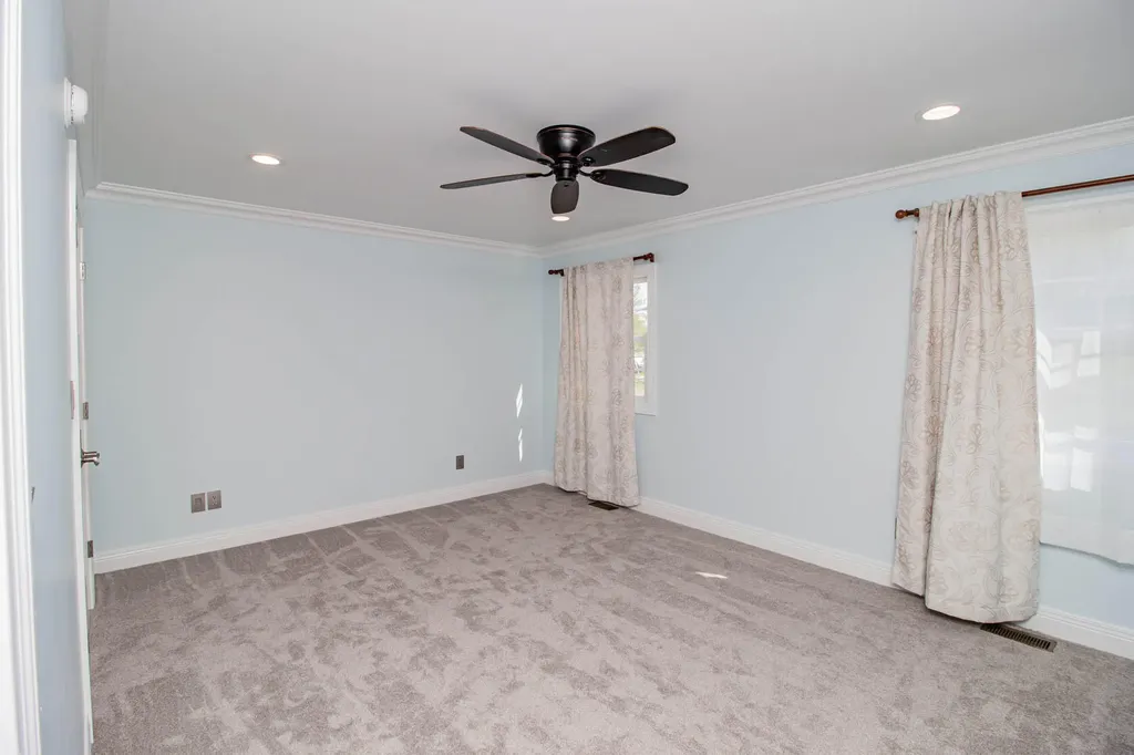 1025 Crestwood Heights Paris KY 40361