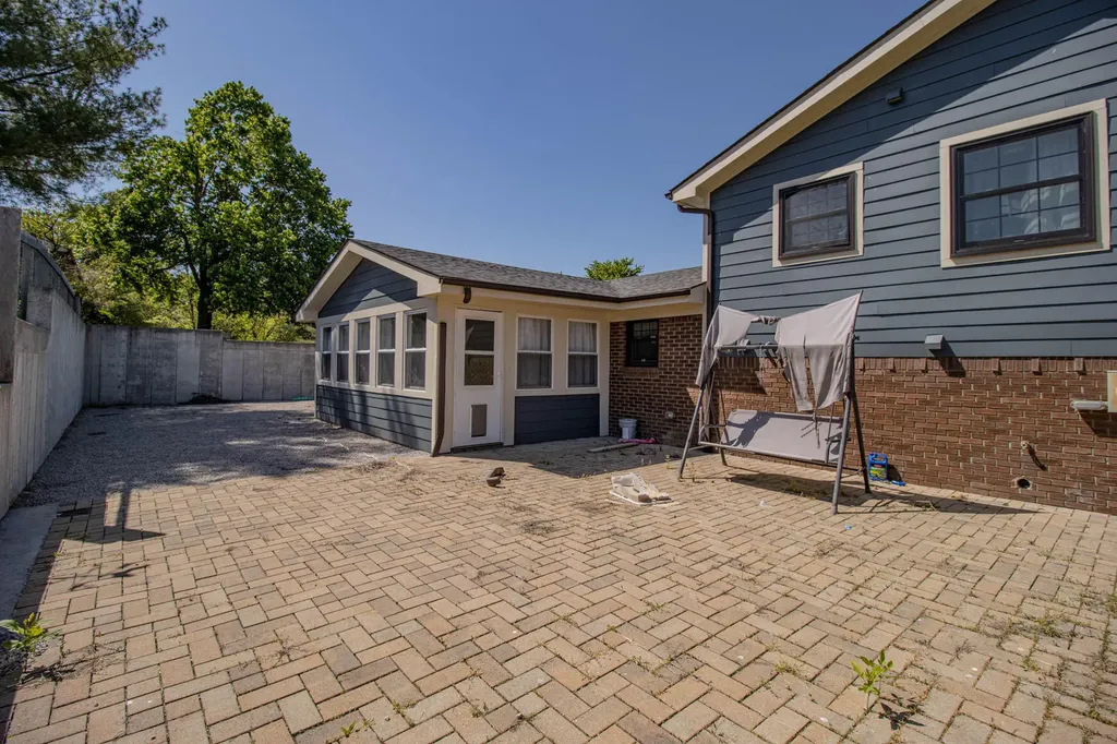 1025 Crestwood Heights Paris KY 40361