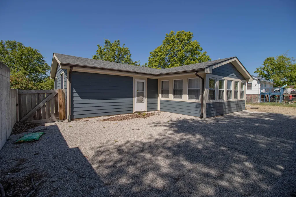1025 Crestwood Heights Paris KY 40361