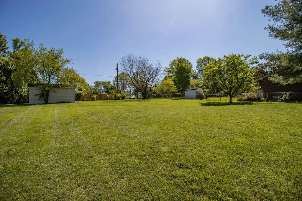 1025 Crestwood Heights Paris KY 40361