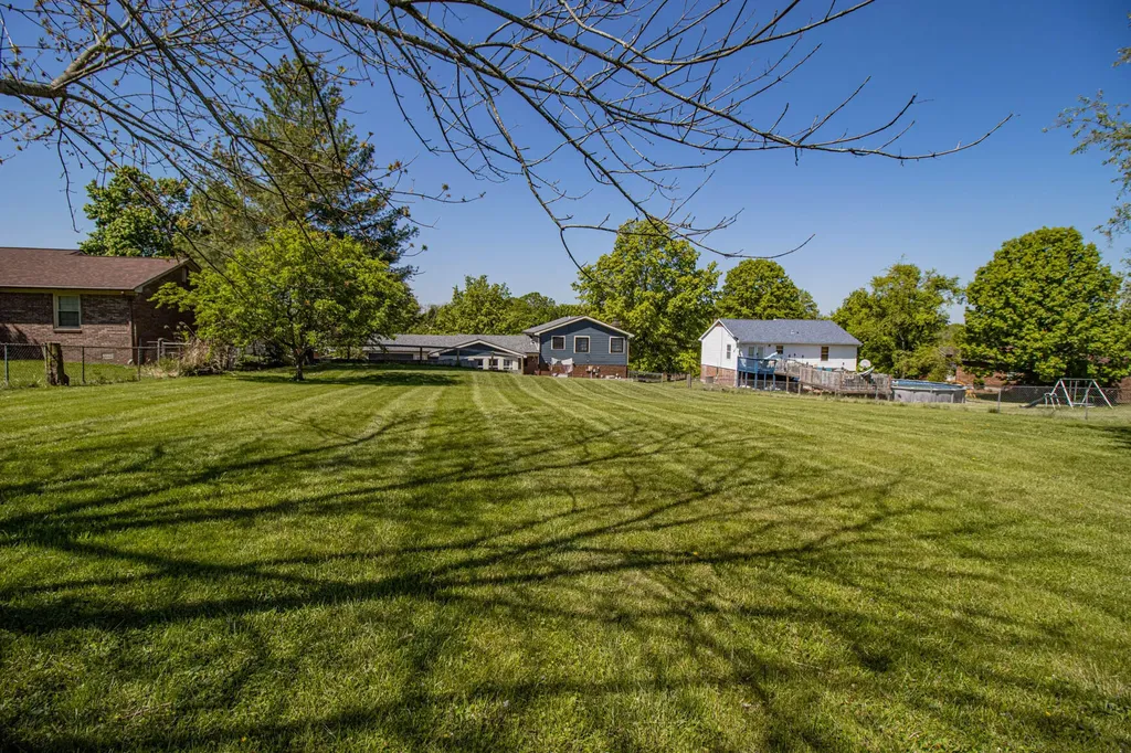 1025 Crestwood Heights Paris KY 40361