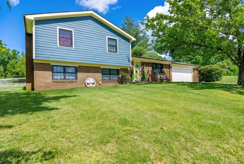 1025 Crestwood Heights Paris KY 40361