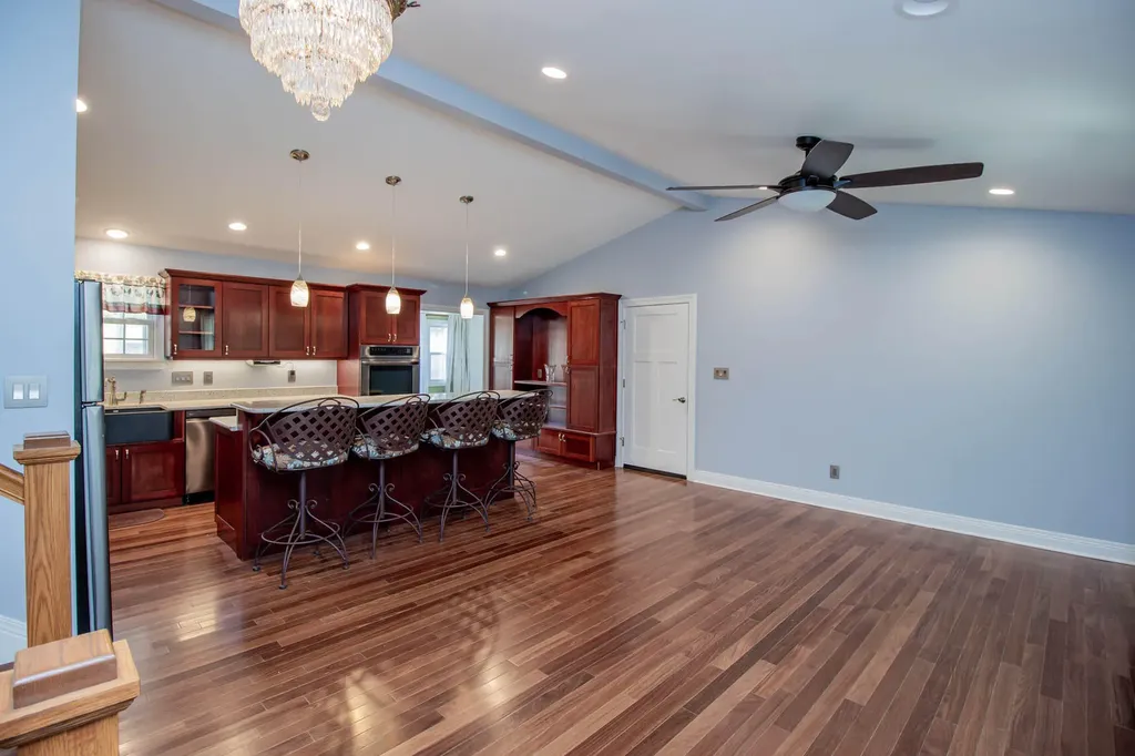 1025 Crestwood Heights Paris KY 40361