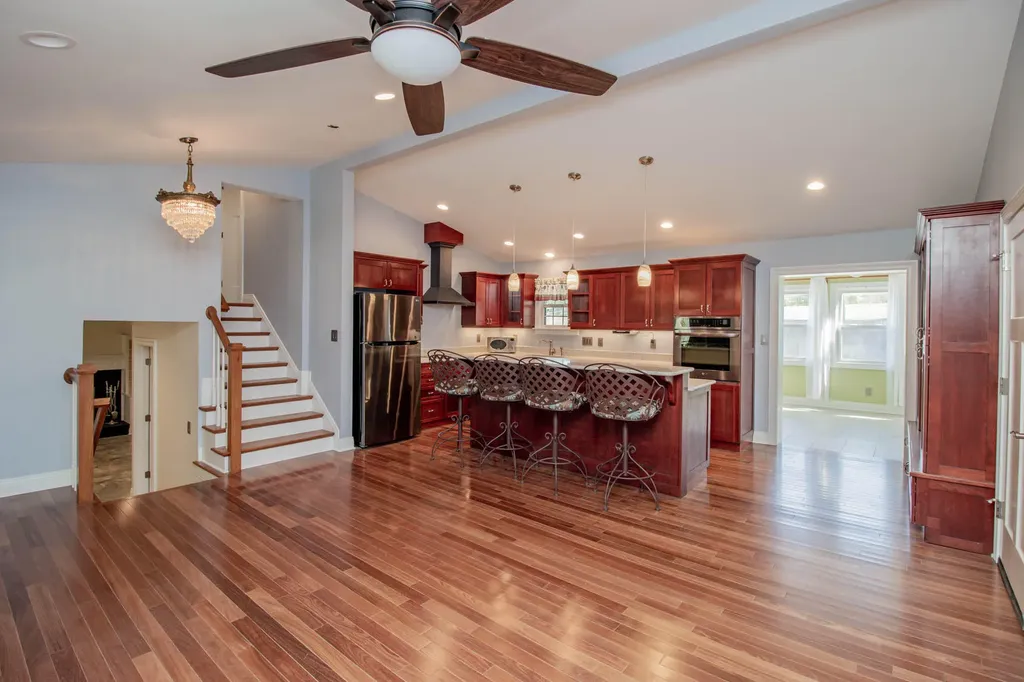 1025 Crestwood Heights Paris KY 40361