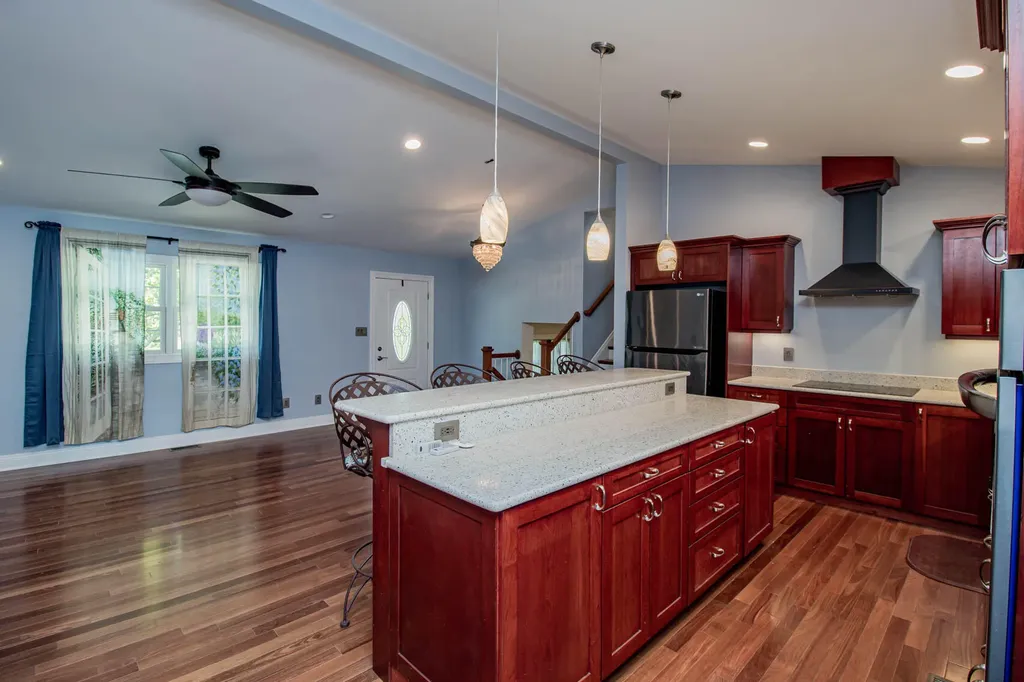 1025 Crestwood Heights Paris KY 40361