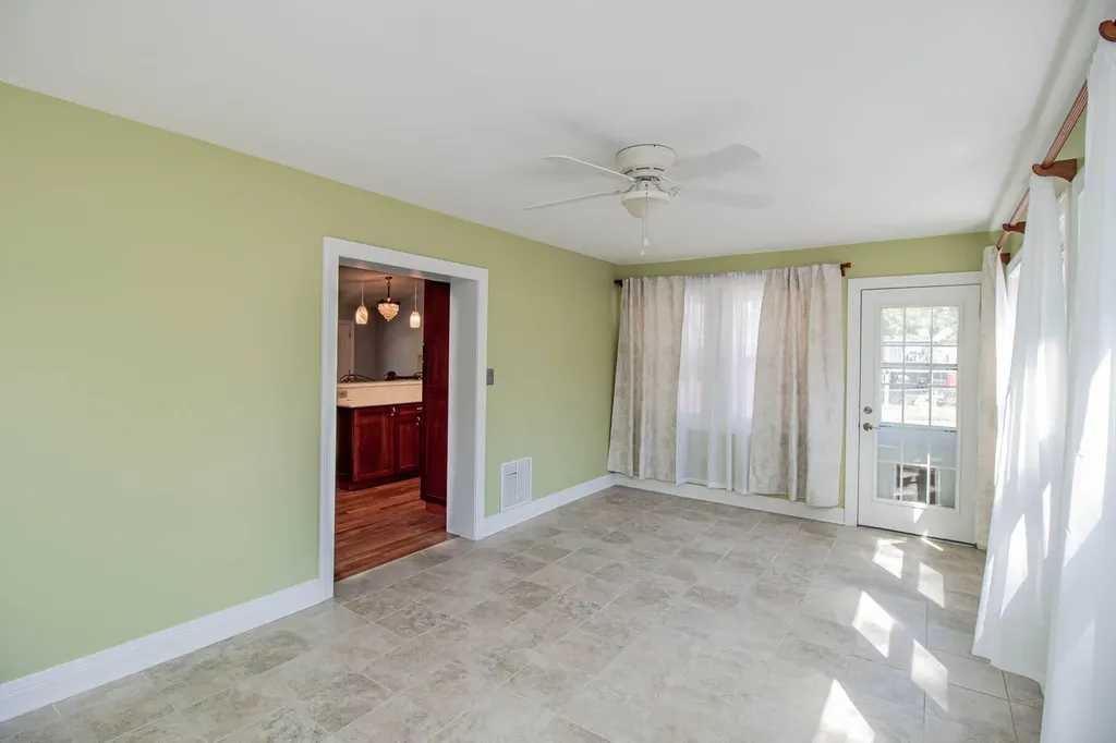 1025 Crestwood Heights Paris KY 40361