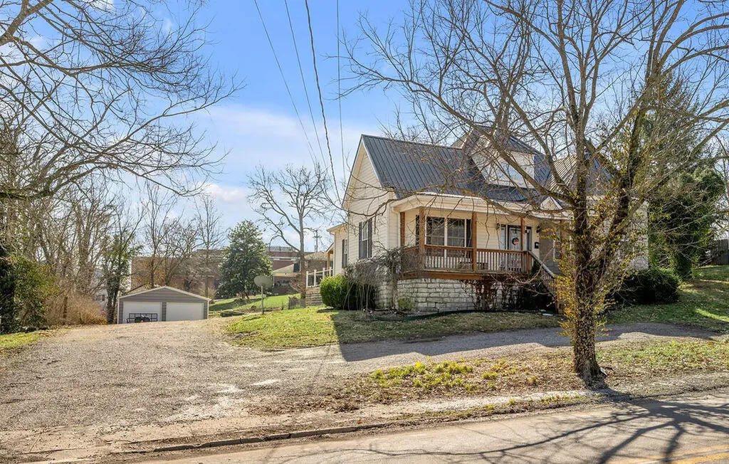 370 Mooreland Avenue Harrodsburg KY 40330