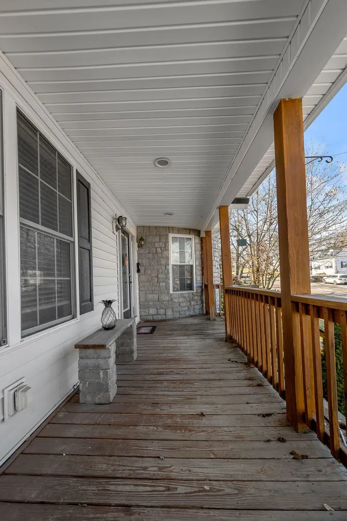 370 Mooreland Avenue Harrodsburg KY 40330