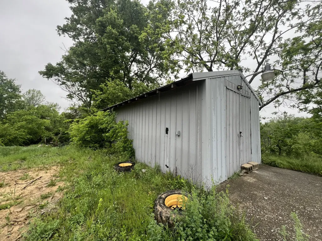 1520 Alton Station Road Lawrenceburg KY 40342