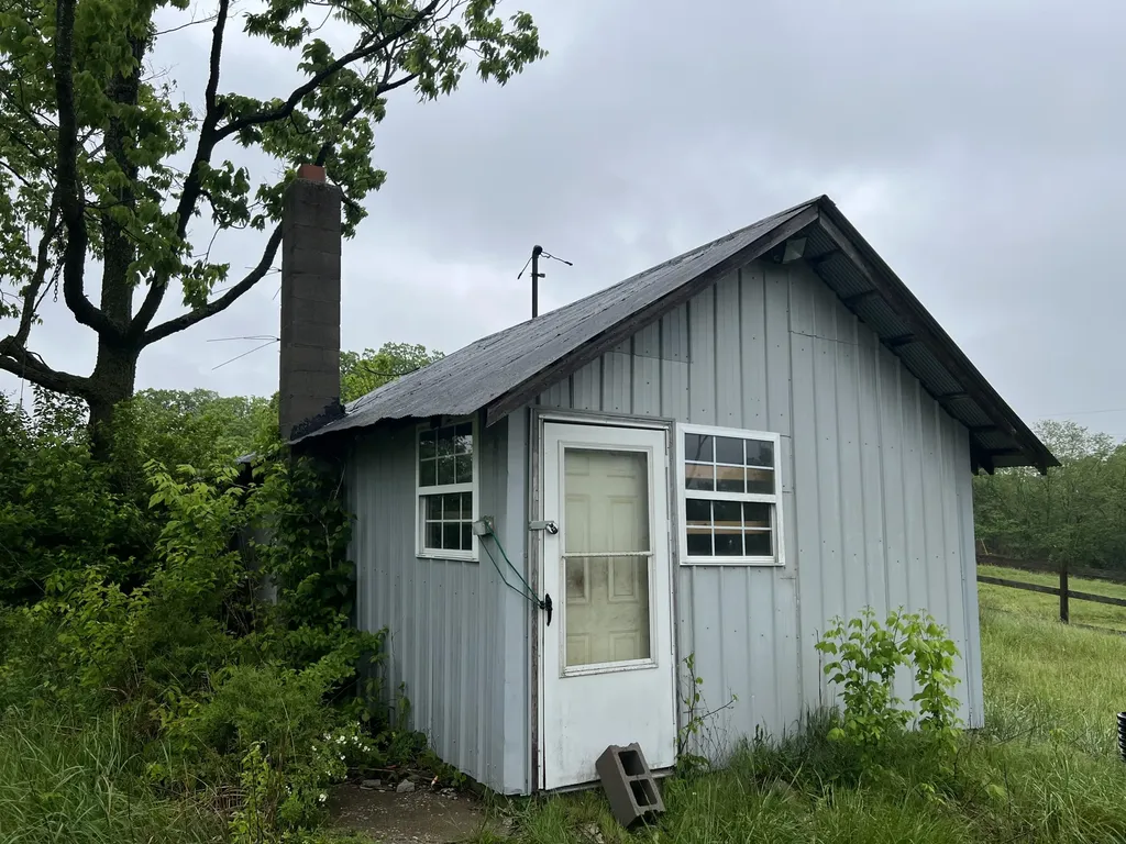 1520 Alton Station Road Lawrenceburg KY 40342
