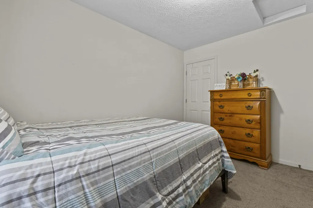 1015 Shadowridge Drive Elsmere KY 41018