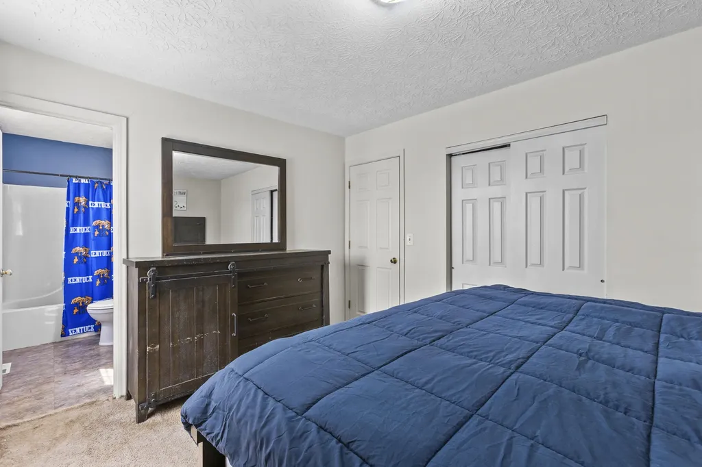 1015 Shadowridge Drive Elsmere KY 41018