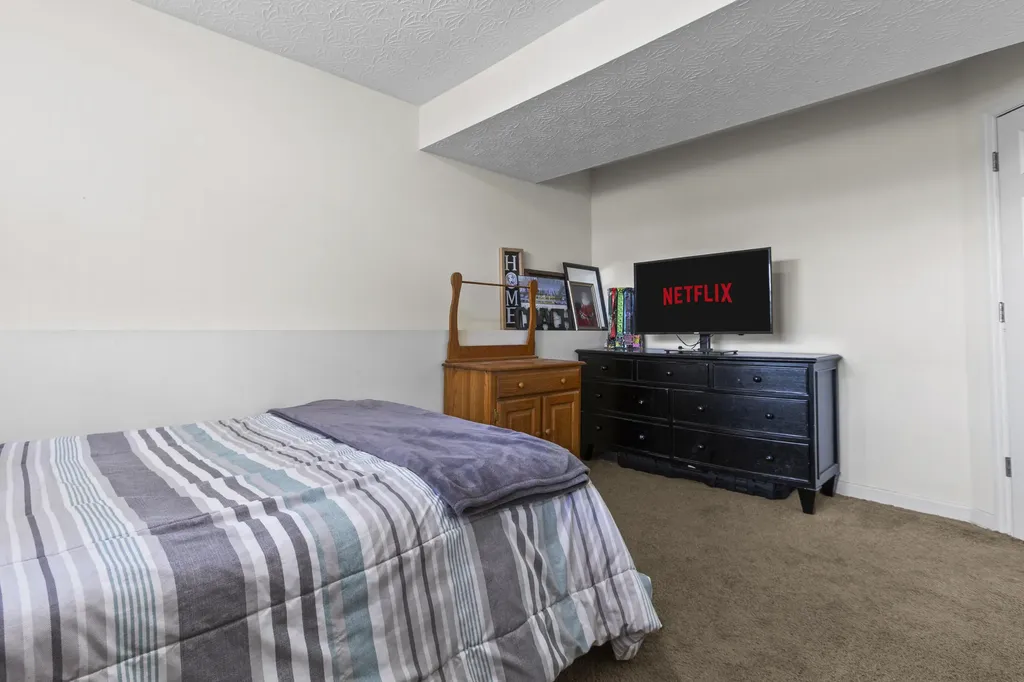 1015 Shadowridge Drive Elsmere KY 41018