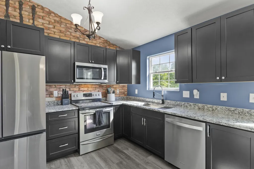 1015 Shadowridge Drive Elsmere KY 41018