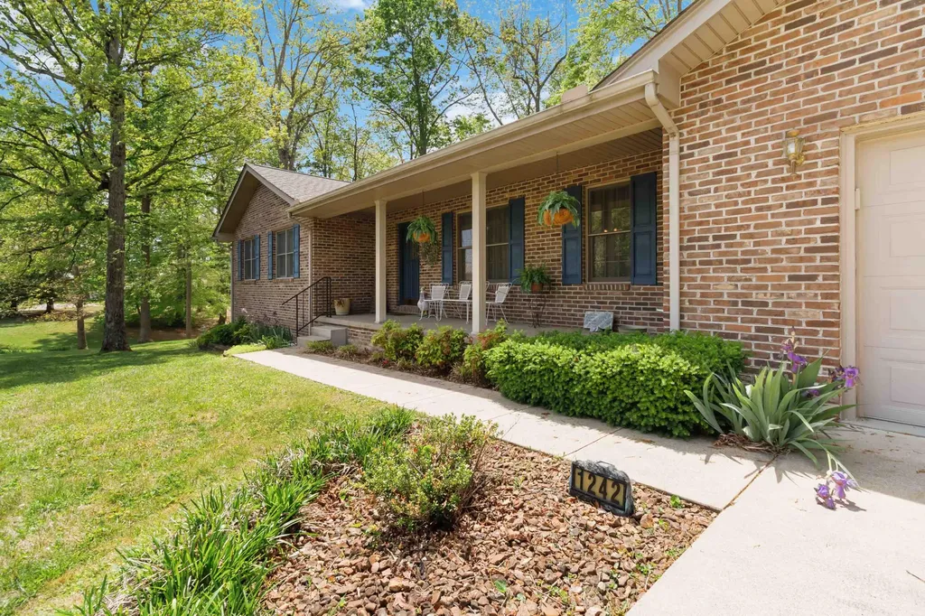 1242 Yorkshire Estates Road London KY 40744