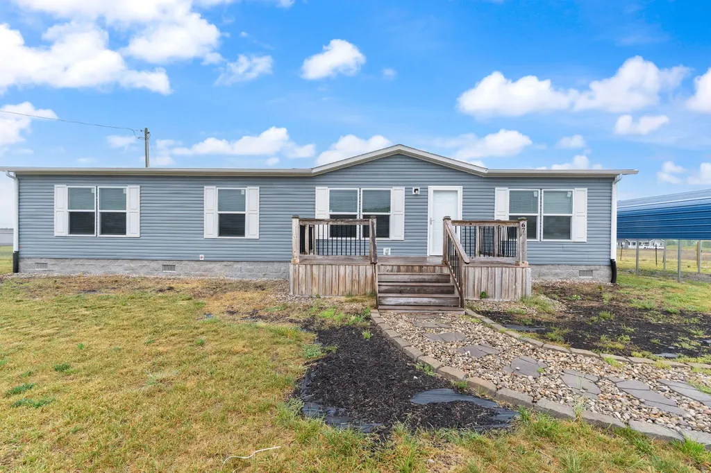 67 Wolf Bend East Bernstadt KY 40729