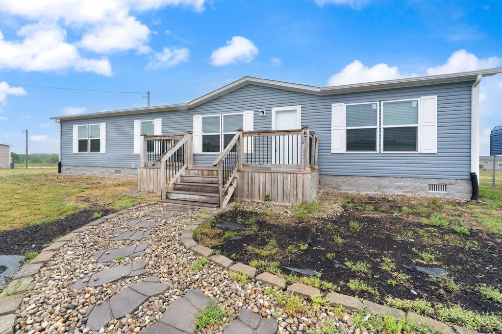 67 Wolf Bend East Bernstadt KY 40729