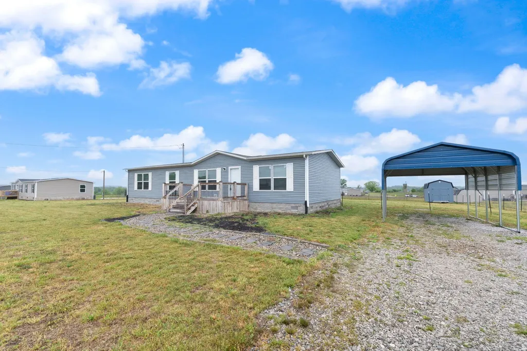 67 Wolf Bend East Bernstadt KY 40729