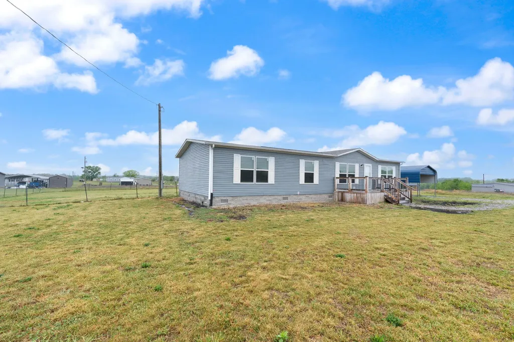 67 Wolf Bend East Bernstadt KY 40729