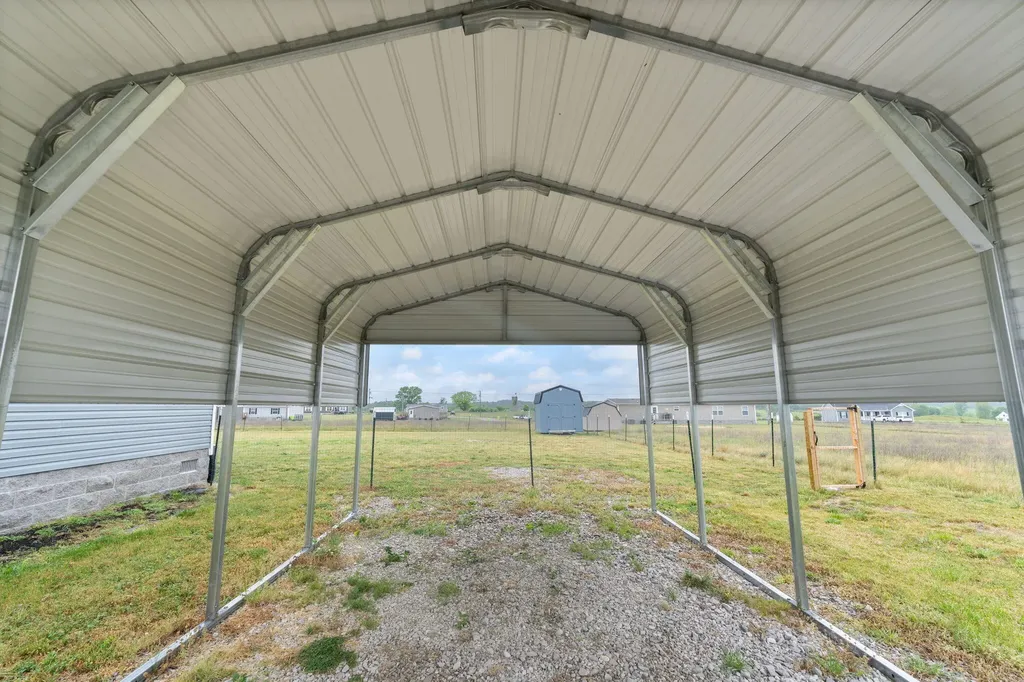 67 Wolf Bend East Bernstadt KY 40729