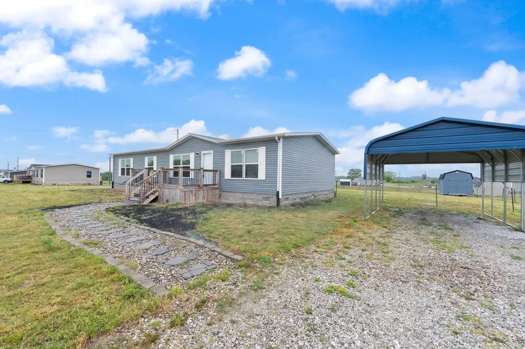 67 Wolf Bend East Bernstadt KY 40729