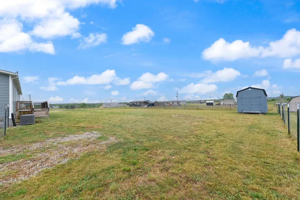67 Wolf Bend East Bernstadt KY 40729