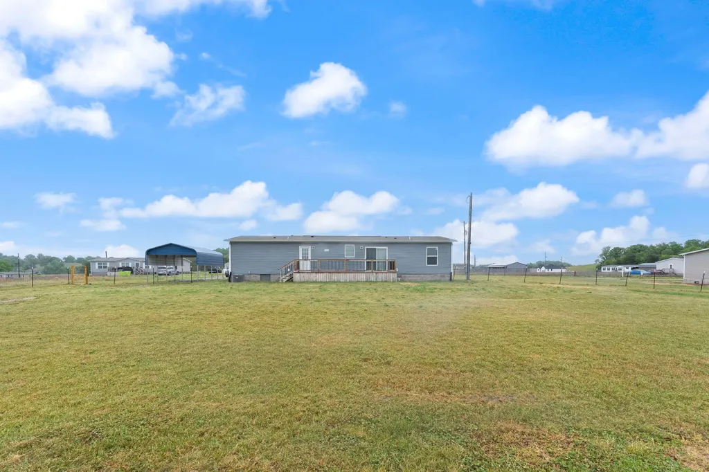 67 Wolf Bend East Bernstadt KY 40729