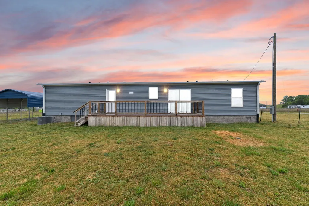 67 Wolf Bend East Bernstadt KY 40729