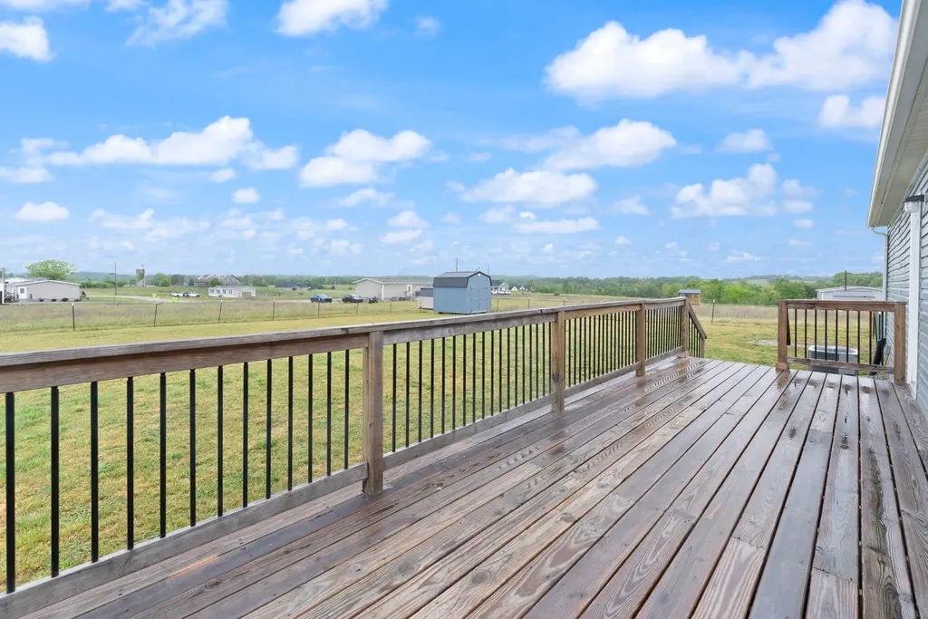67 Wolf Bend East Bernstadt KY 40729