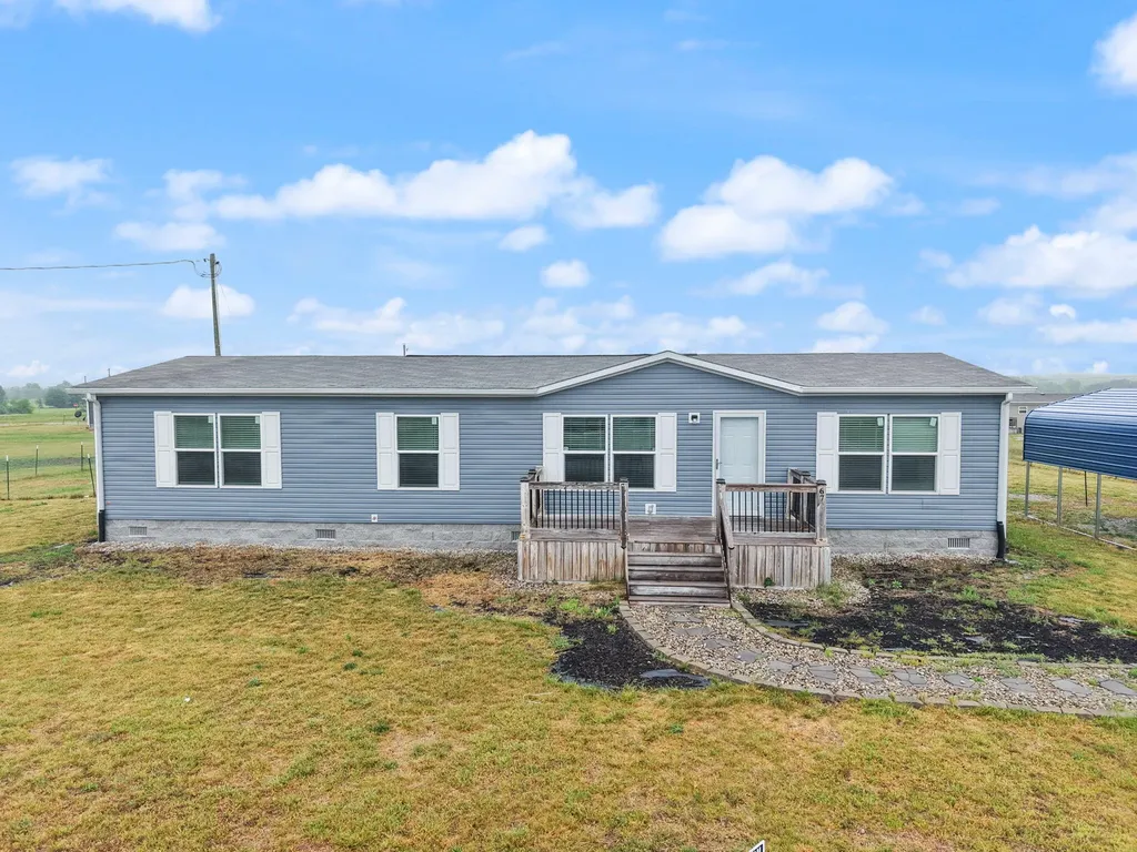 67 Wolf Bend East Bernstadt KY 40729